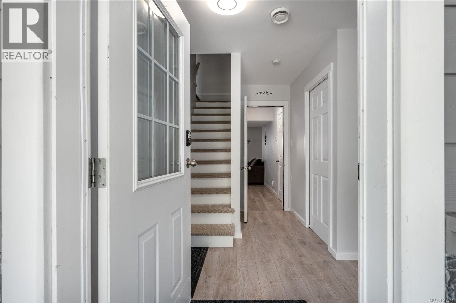 621 Oakwood Rd - 4