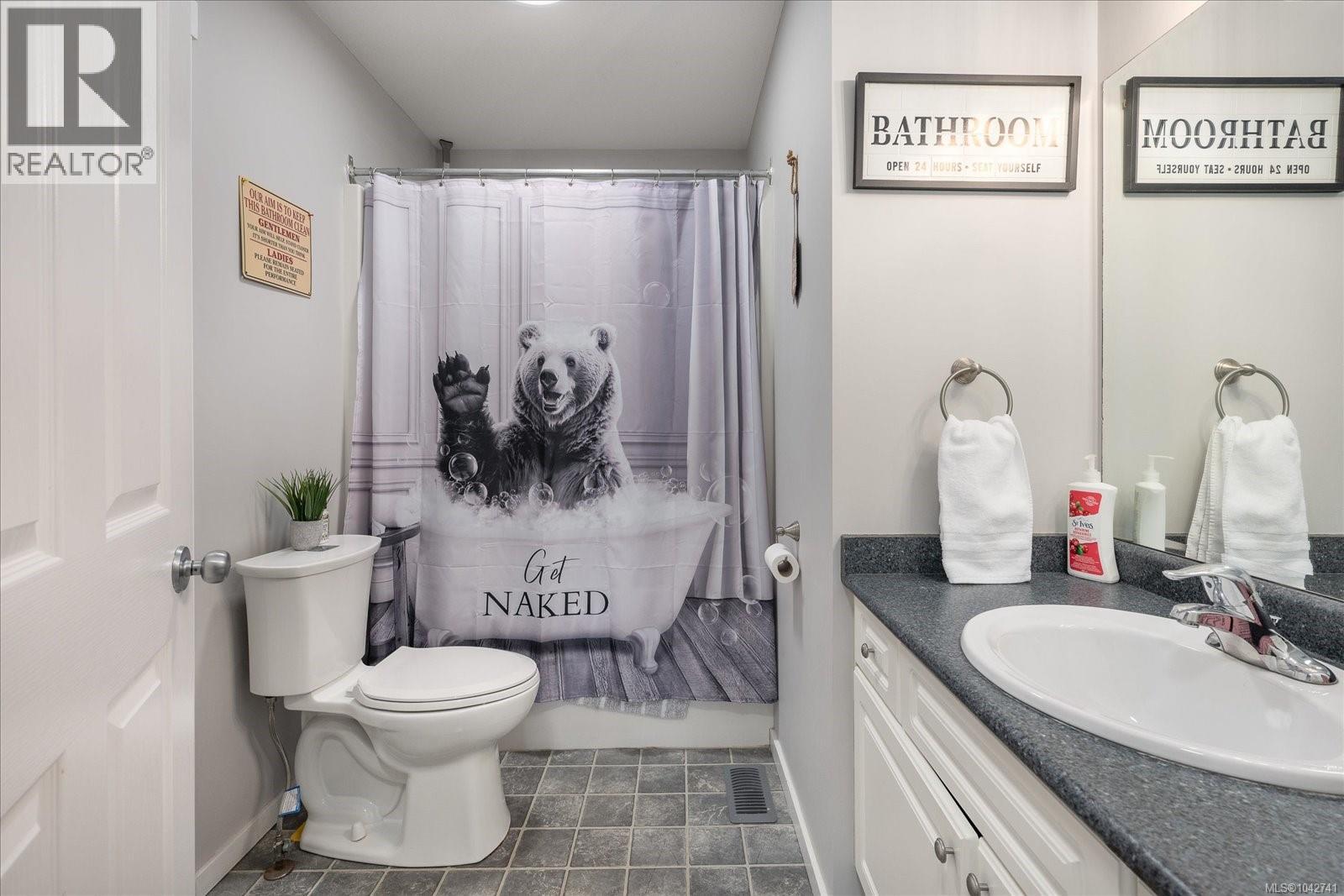 621 Oakwood Rd, Ladysmith