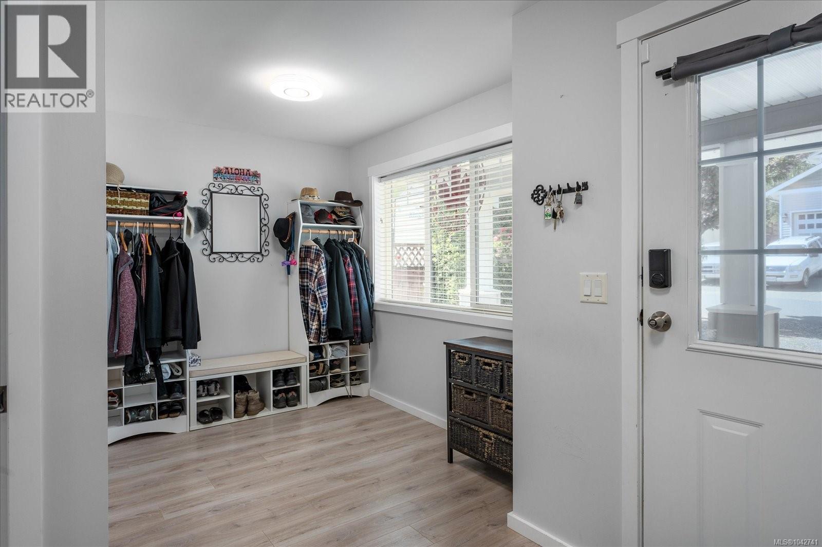 621 Oakwood Rd - 3