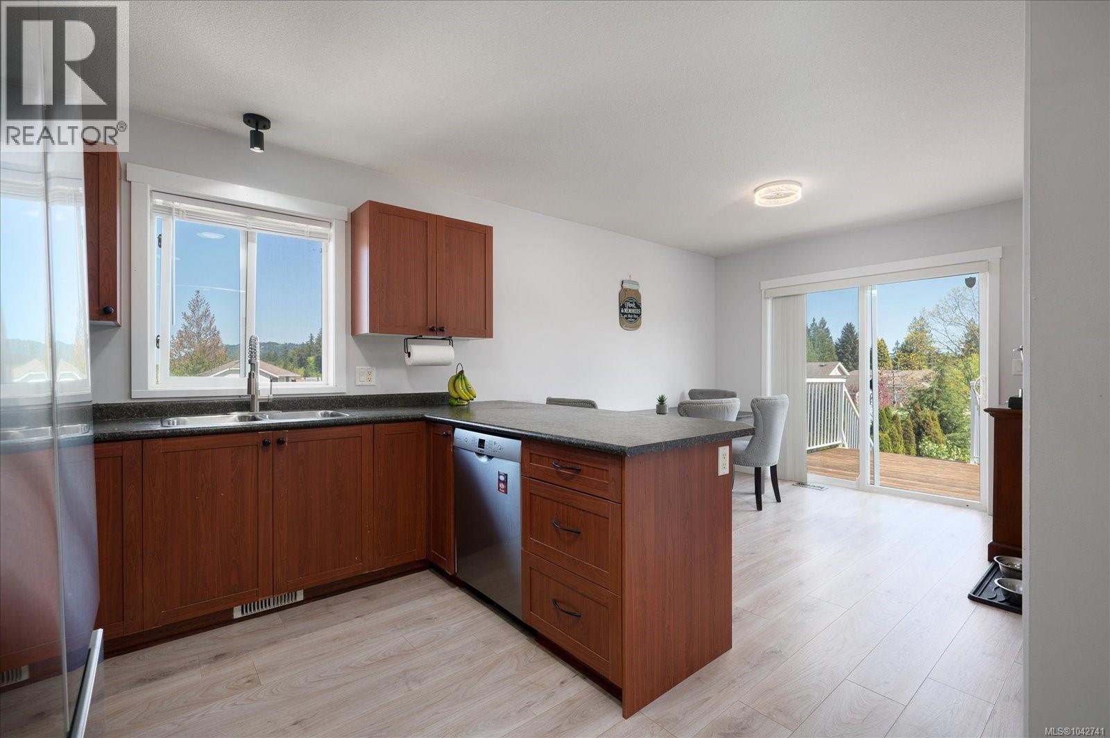 621 Oakwood Rd - 11