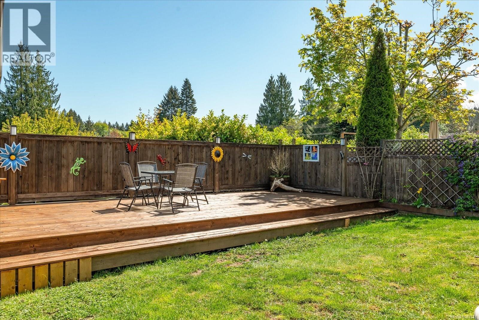 621 Oakwood Rd, Ladysmith