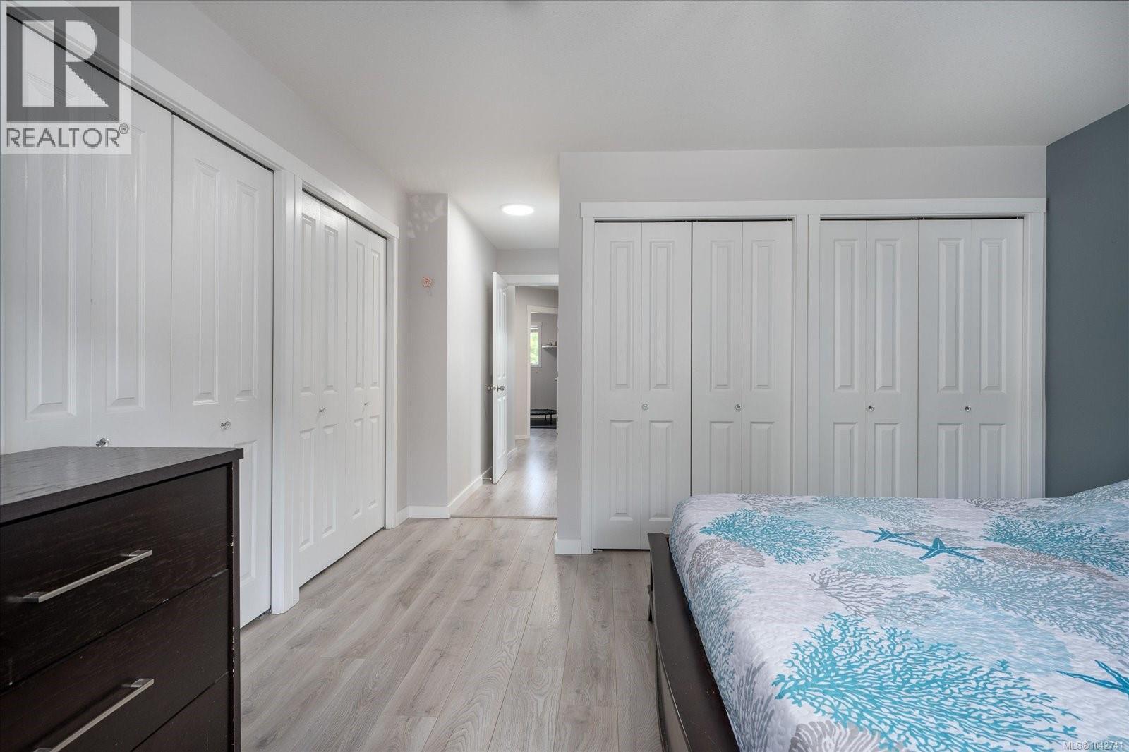 621 Oakwood Rd, Ladysmith
