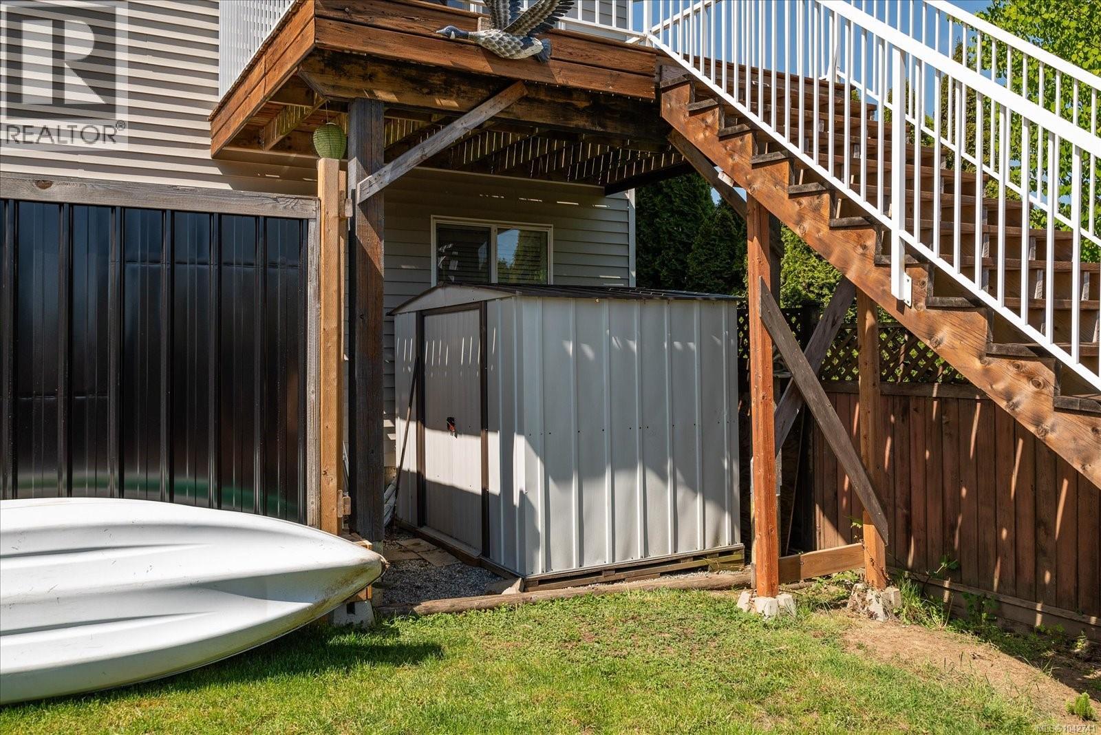 621 Oakwood Rd, Ladysmith
