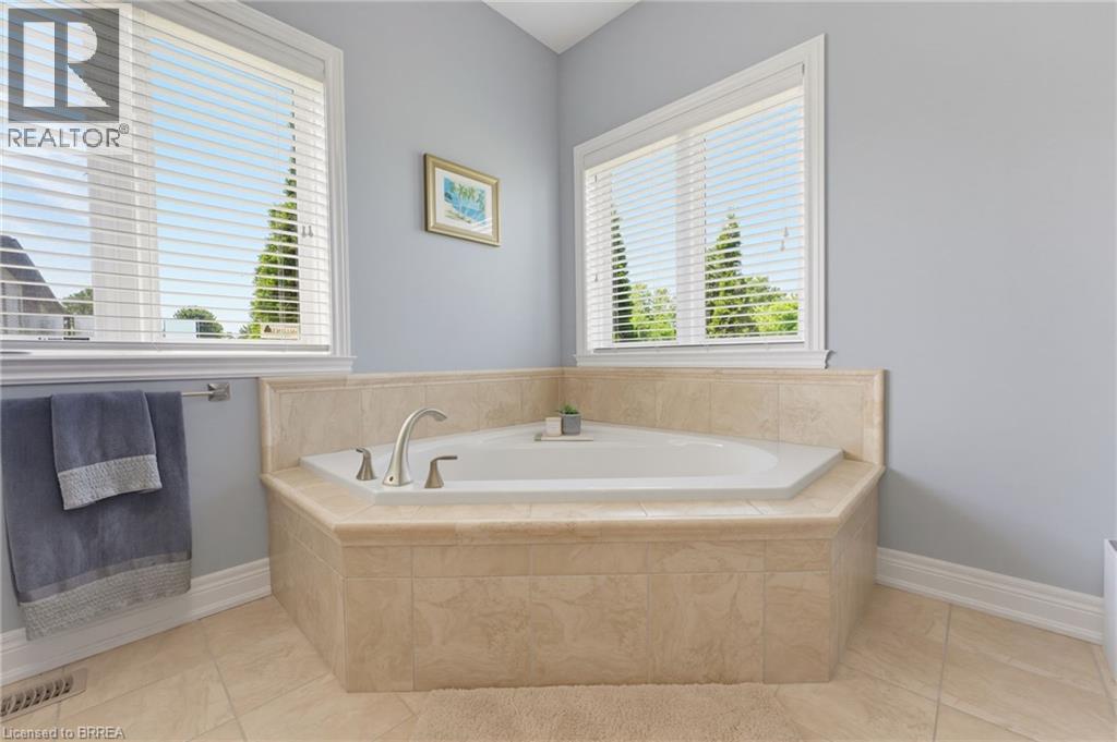 13 WINGROVE WOODS - 24