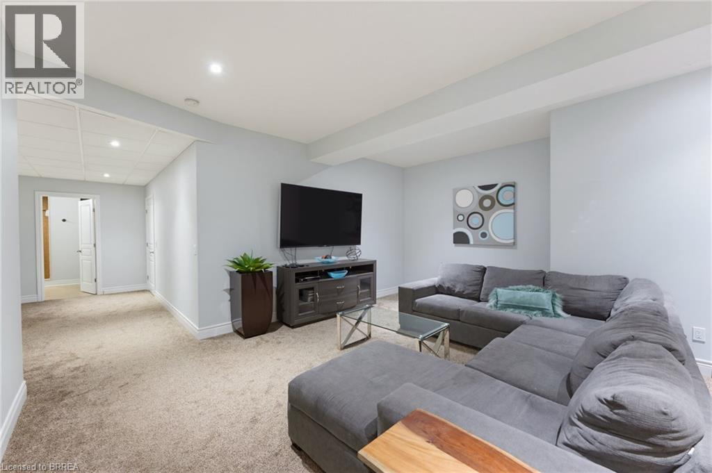 13 WINGROVE WOODS - 32