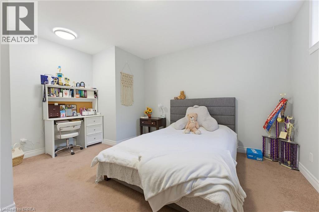 13 WINGROVE WOODS - 35