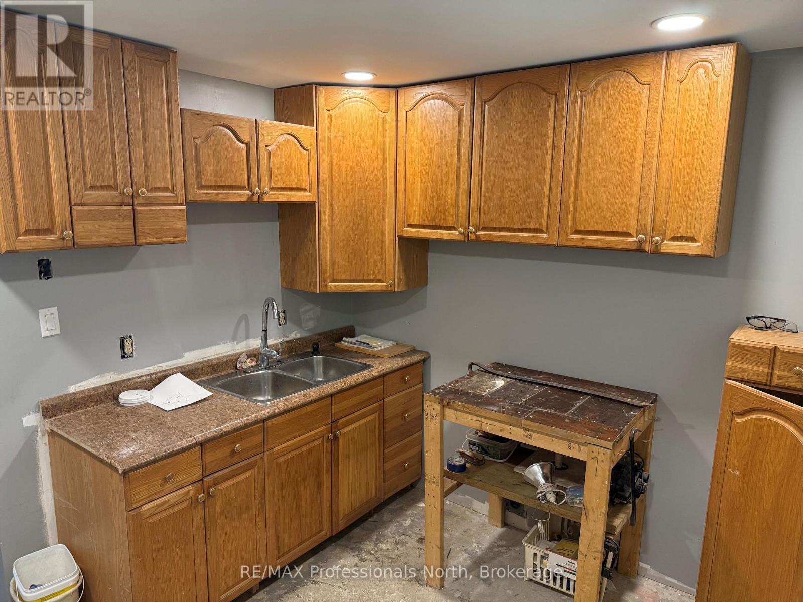 37 SPRUCE DRIVE S - 28