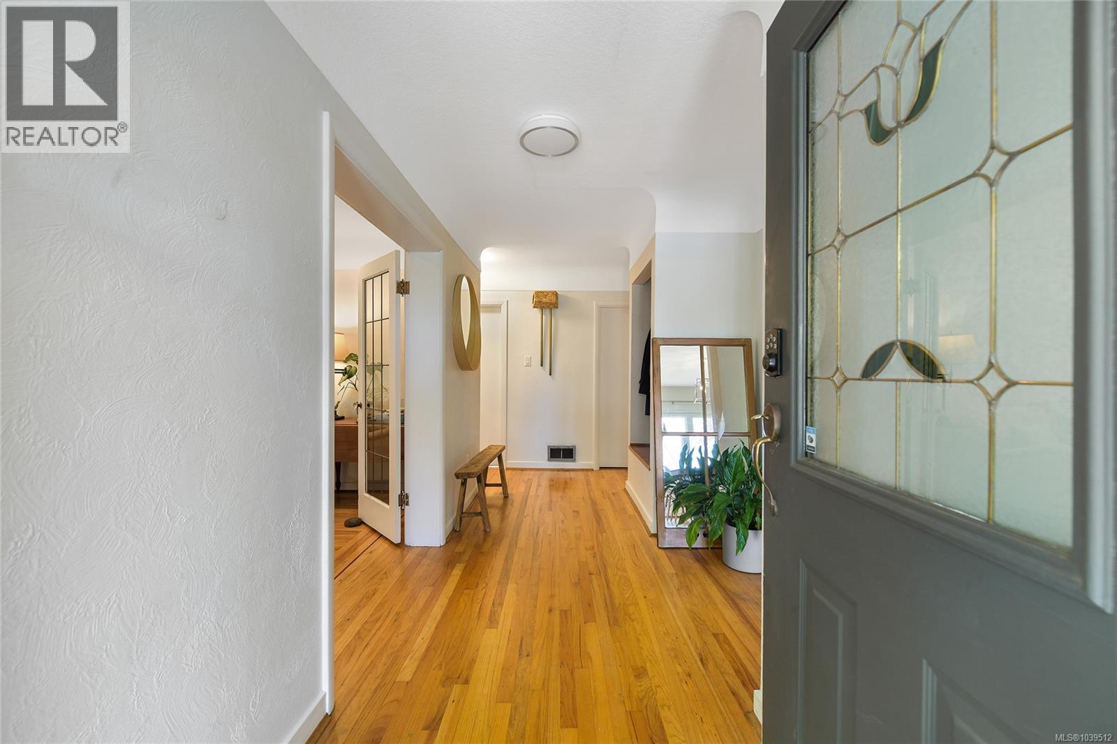 2134 Neil St - 4