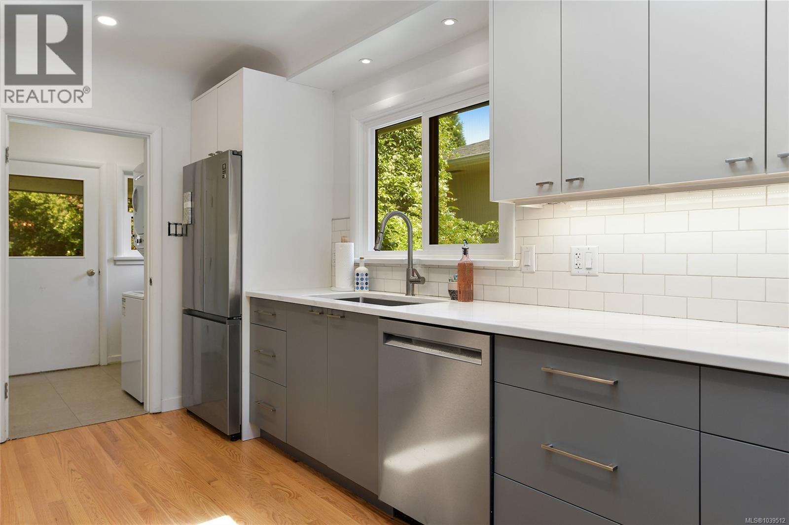 2134 Neil St - 7
