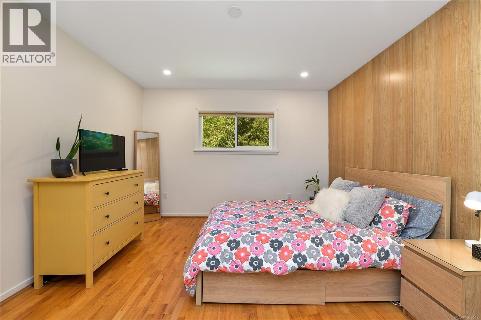 2134 Neil St - 22