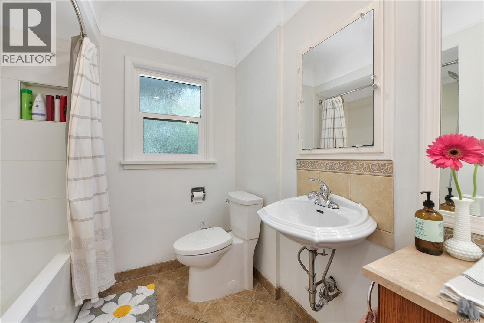 2134 Neil St - 24