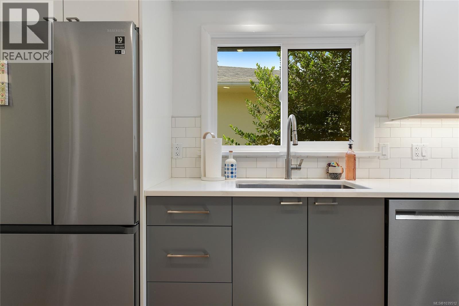 2134 Neil St - 5