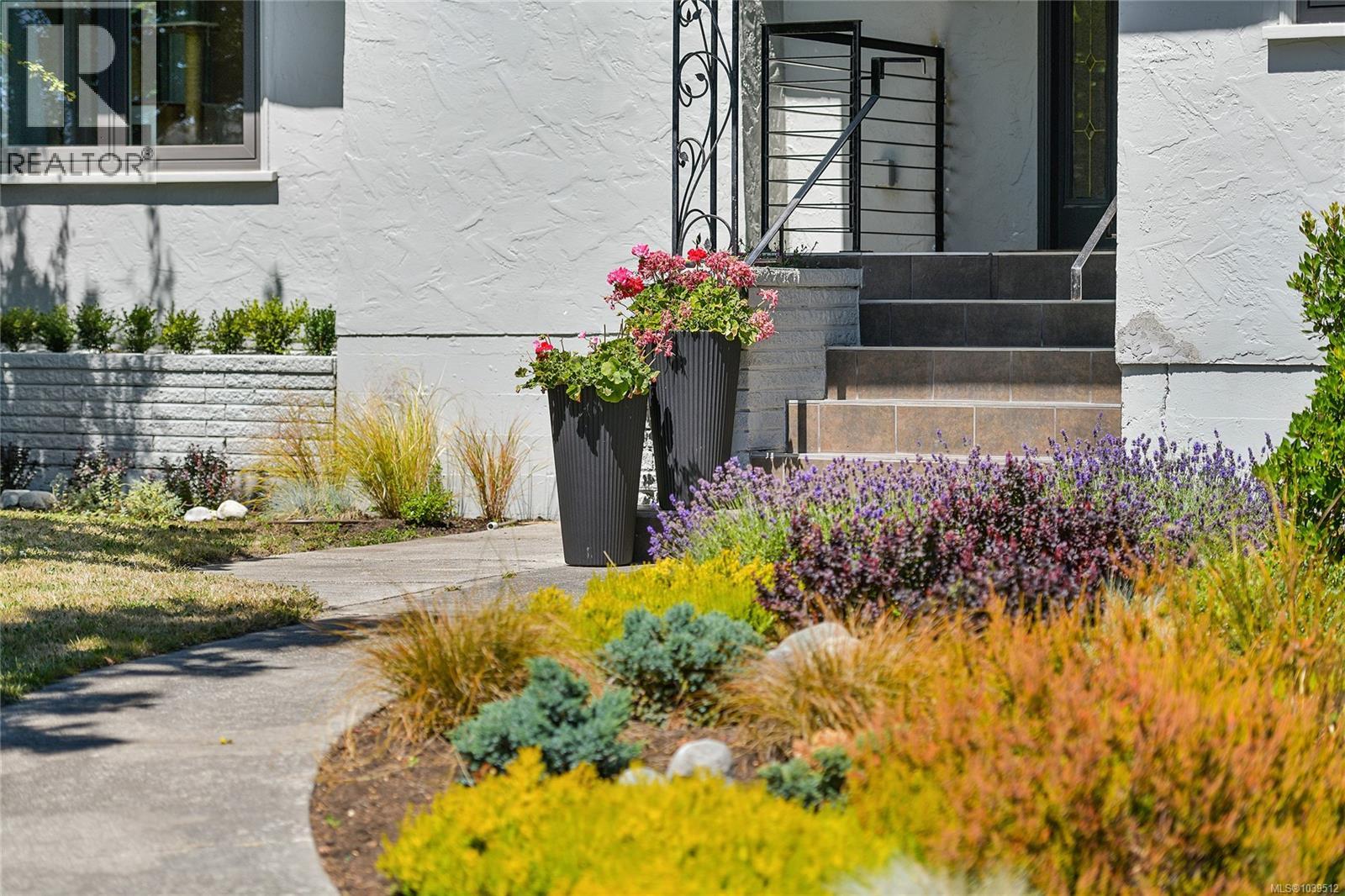 2134 Neil St - 2