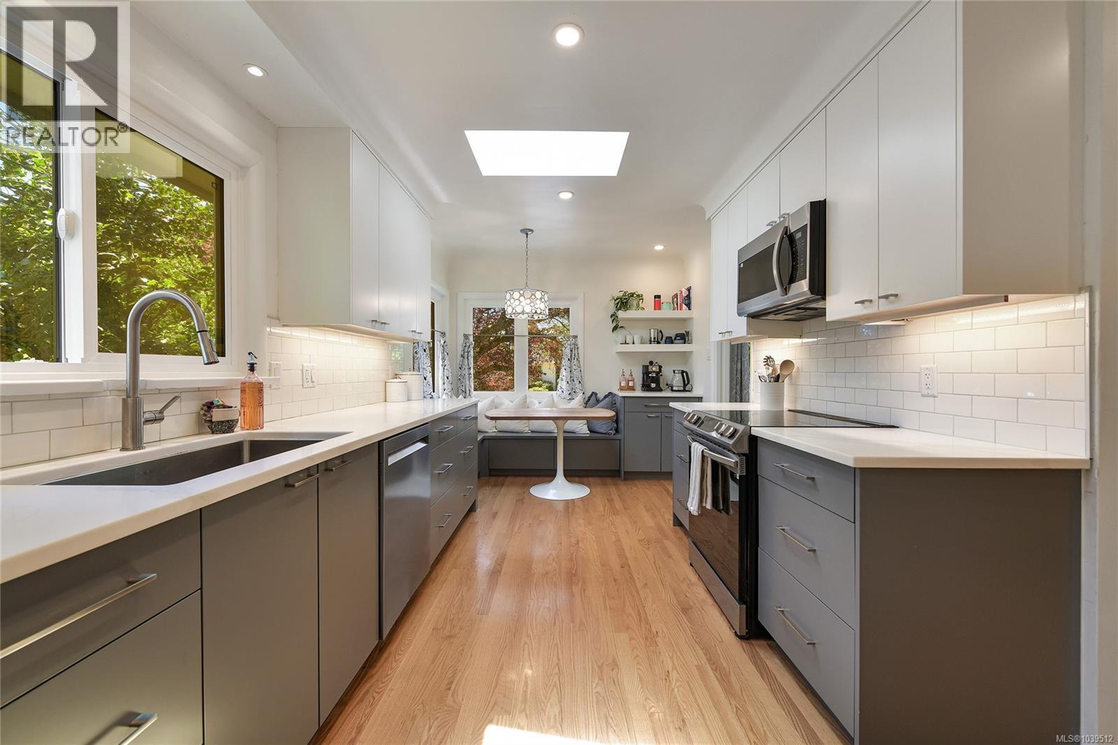 2134 Neil St - 9
