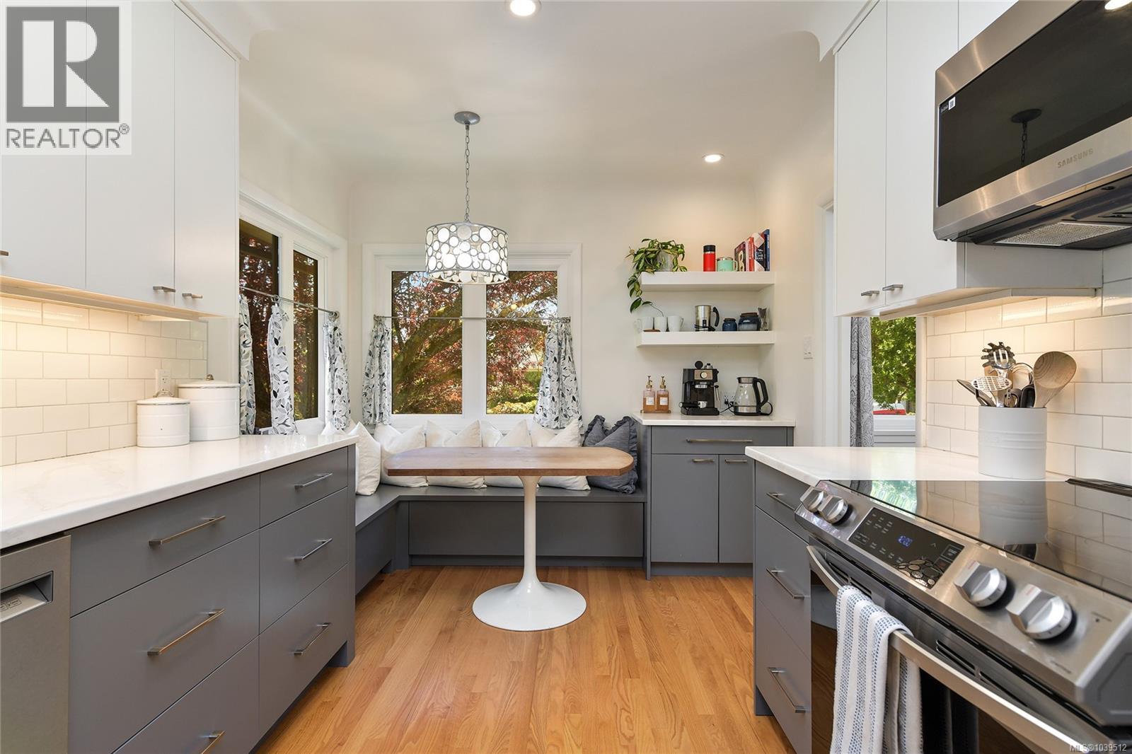 2134 Neil St - 12
