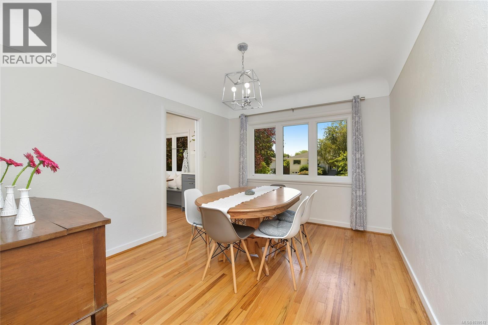 2134 Neil St - 14