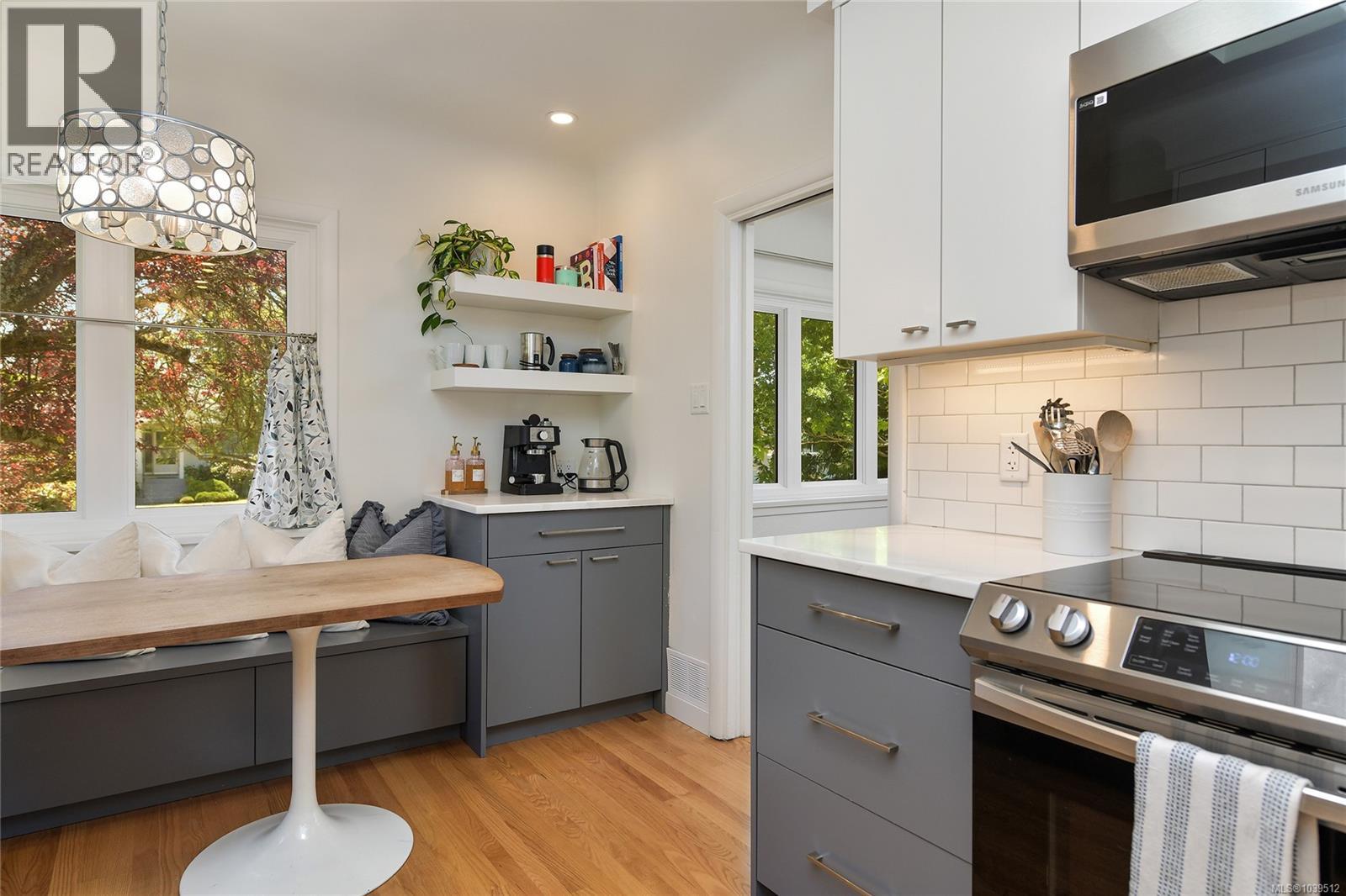 2134 Neil St - 11