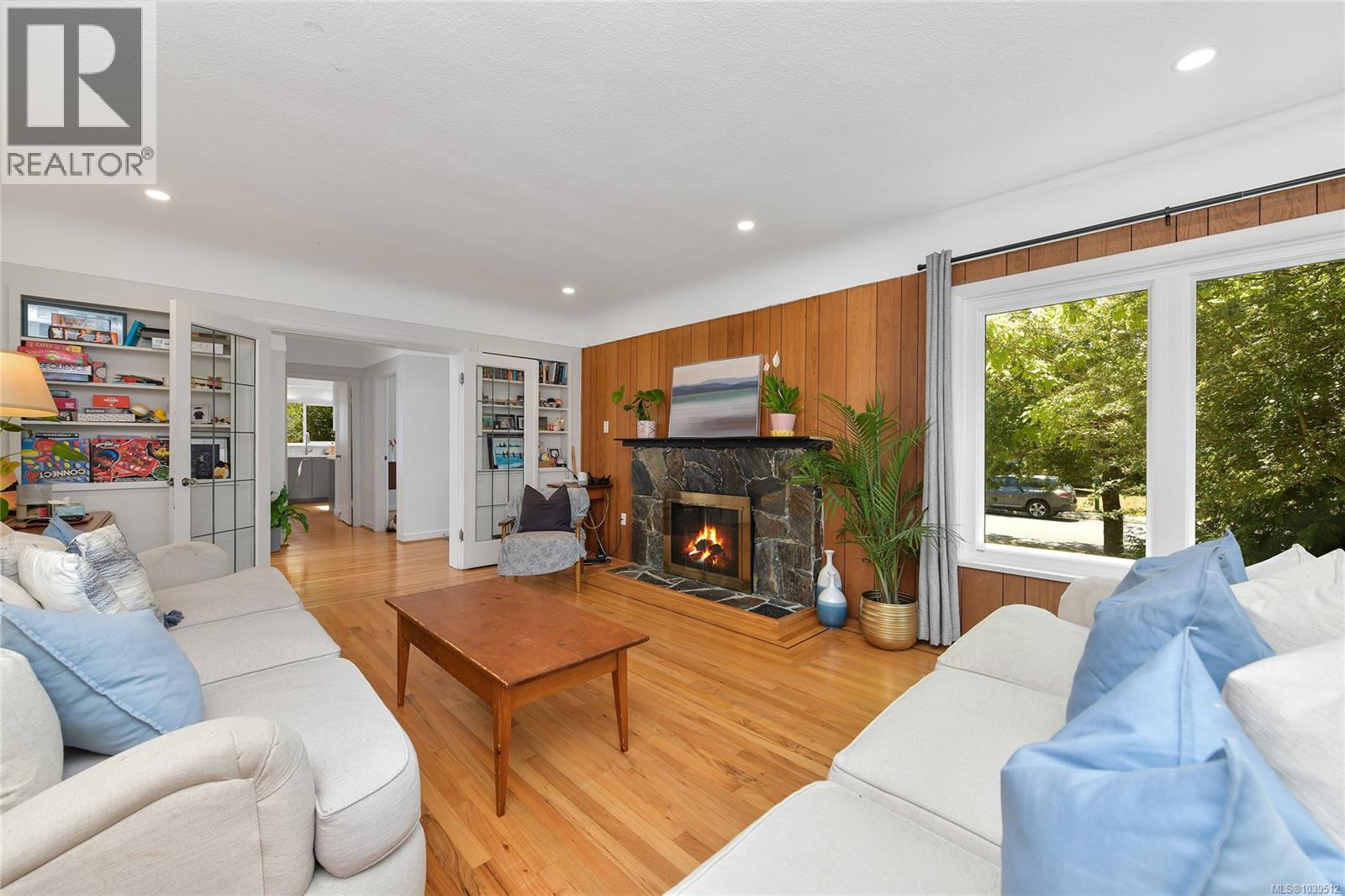 2134 Neil St - 19
