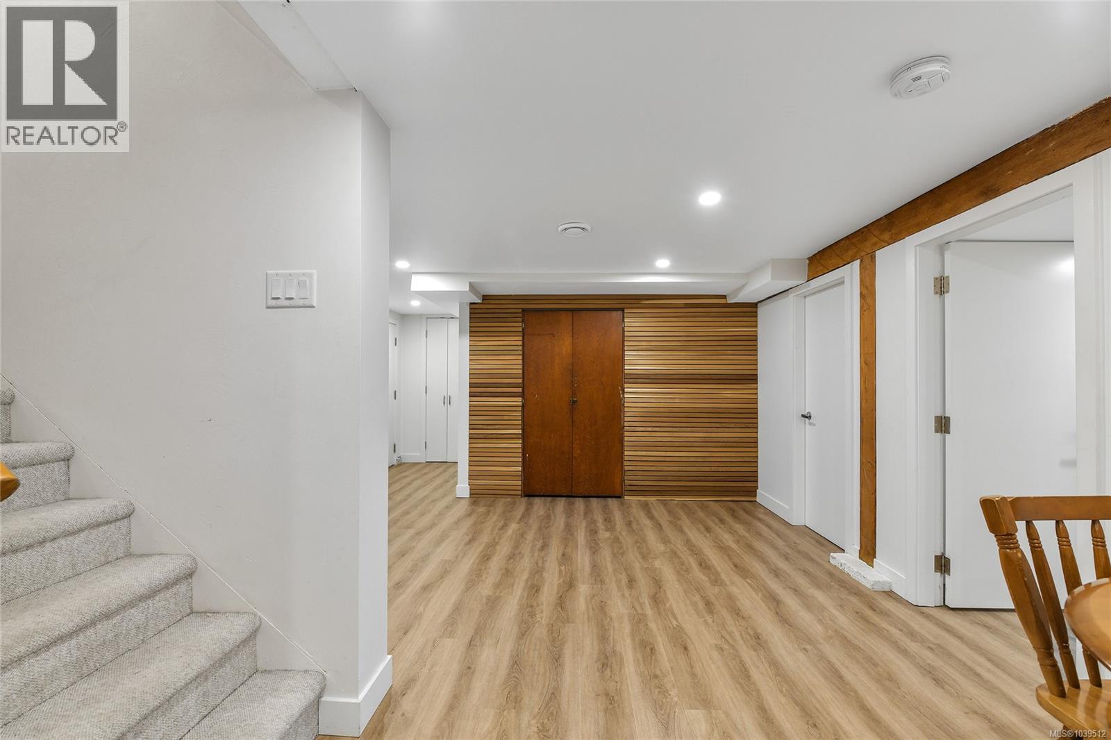 2134 Neil St - 35