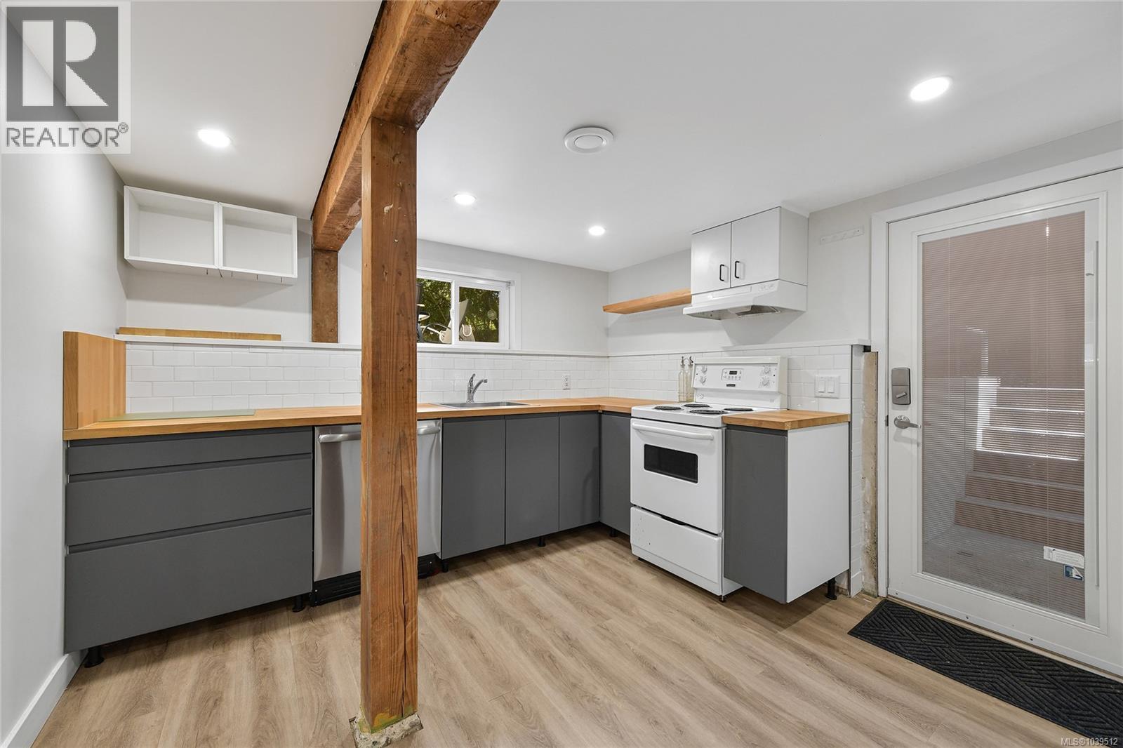 2134 Neil St - 37