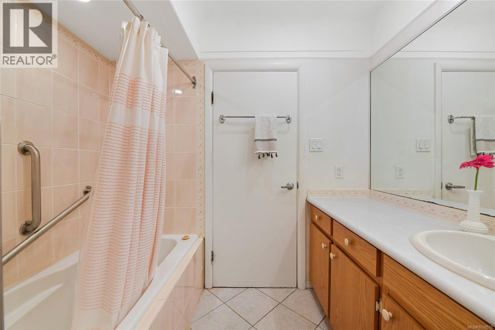 2134 Neil St - 27