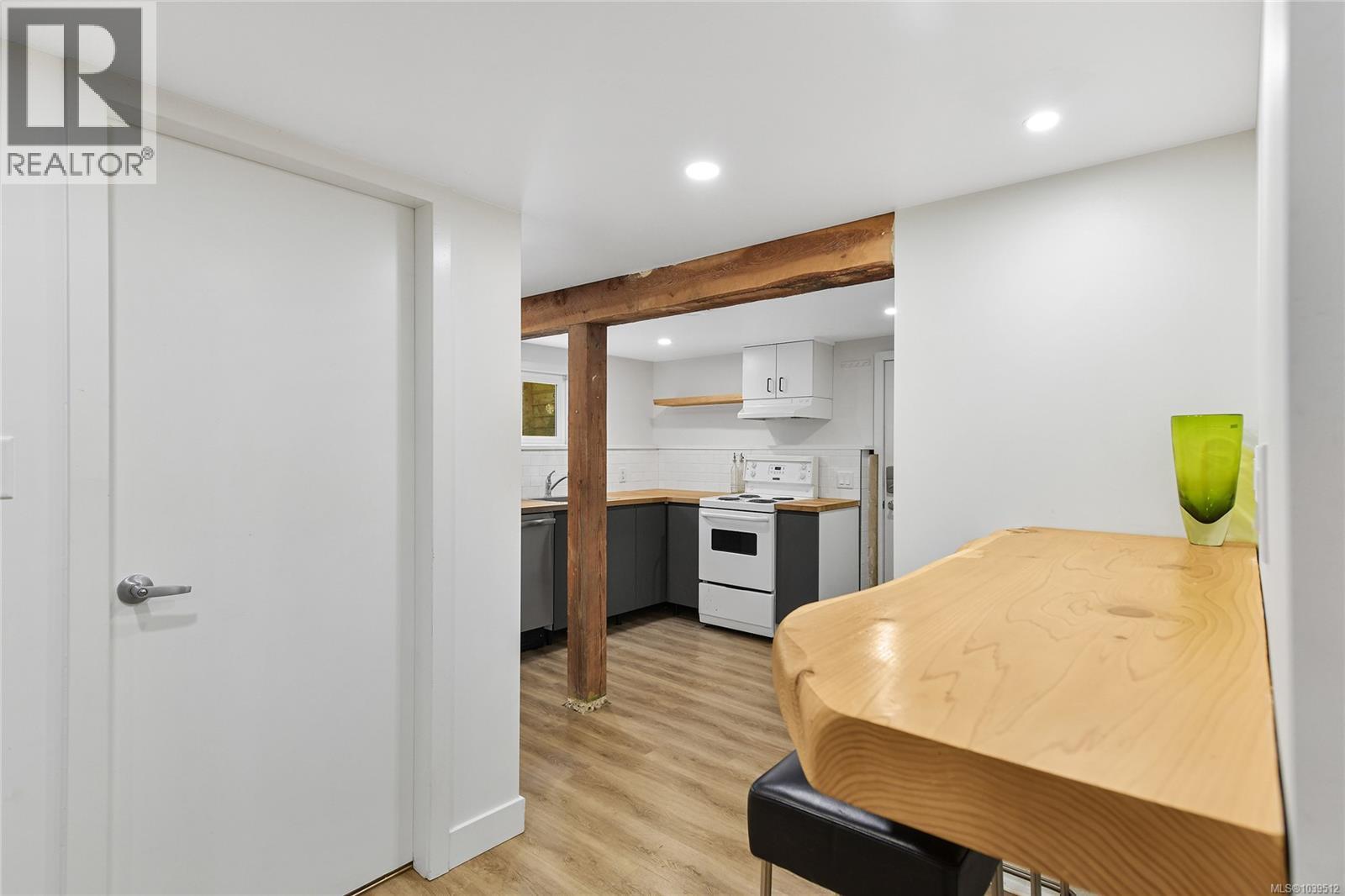 2134 Neil St - 40