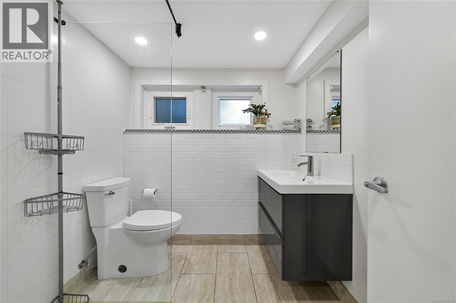 2134 Neil St - 44