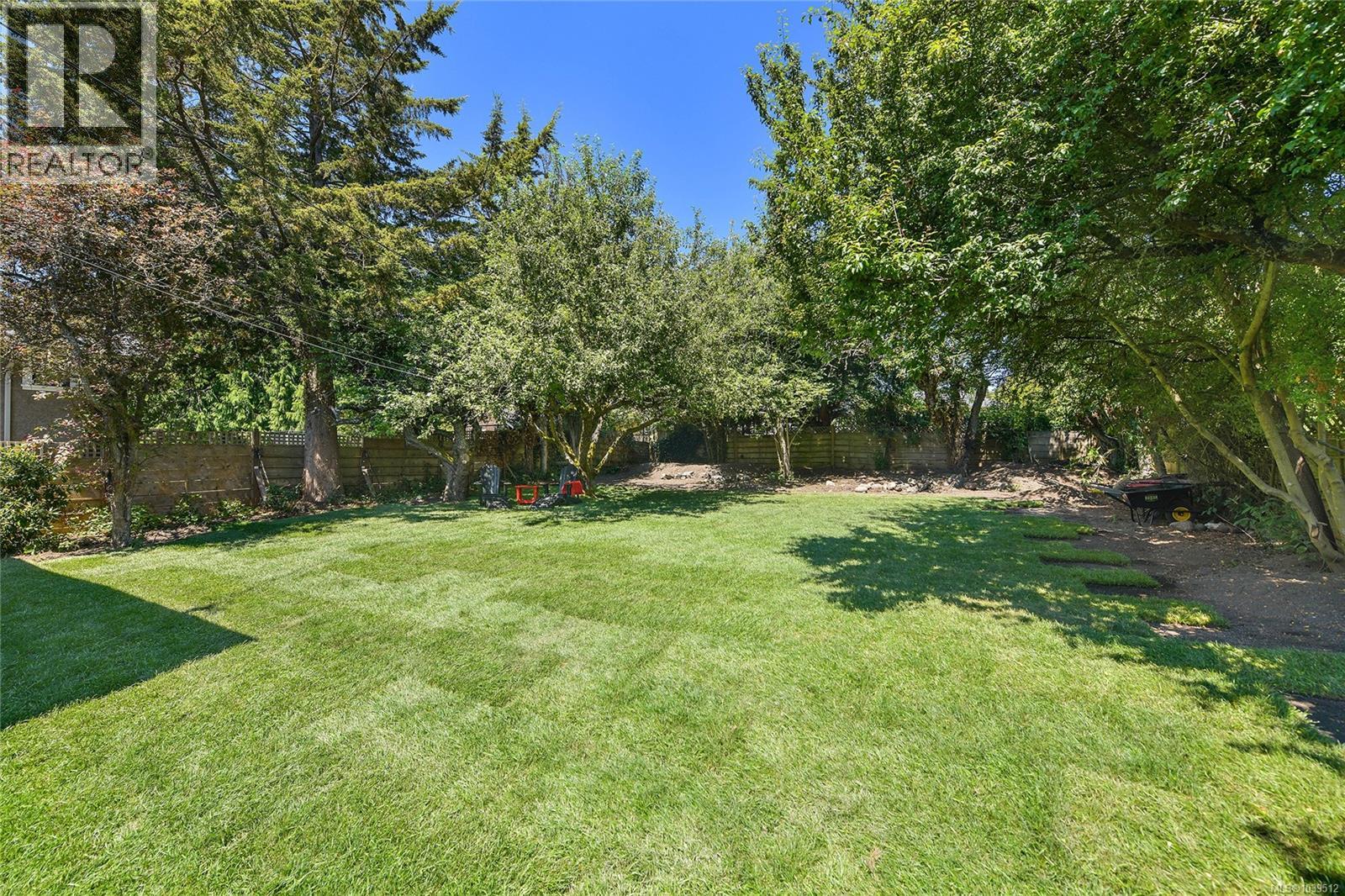 2134 Neil St - 29