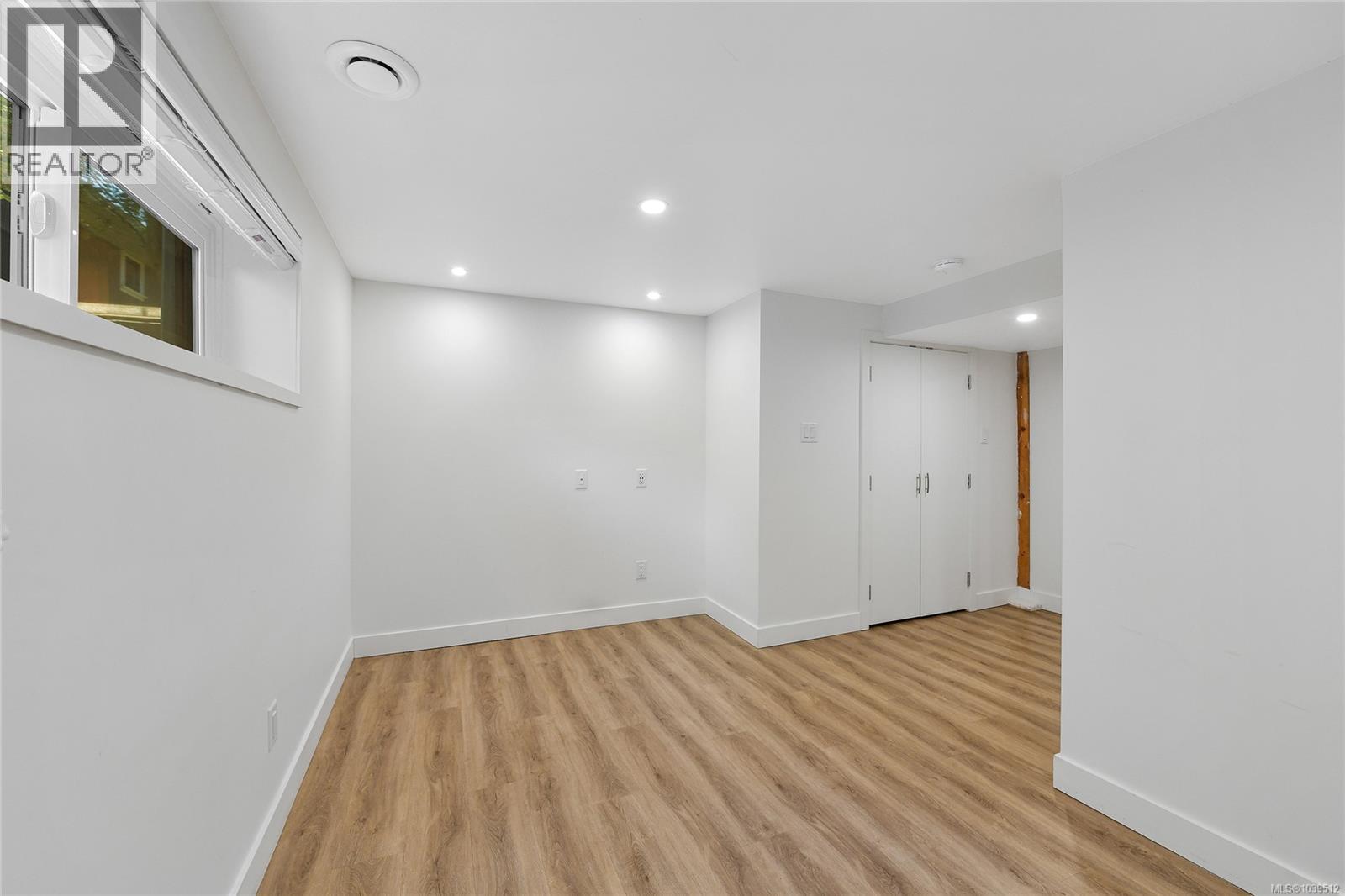 2134 Neil St - 43