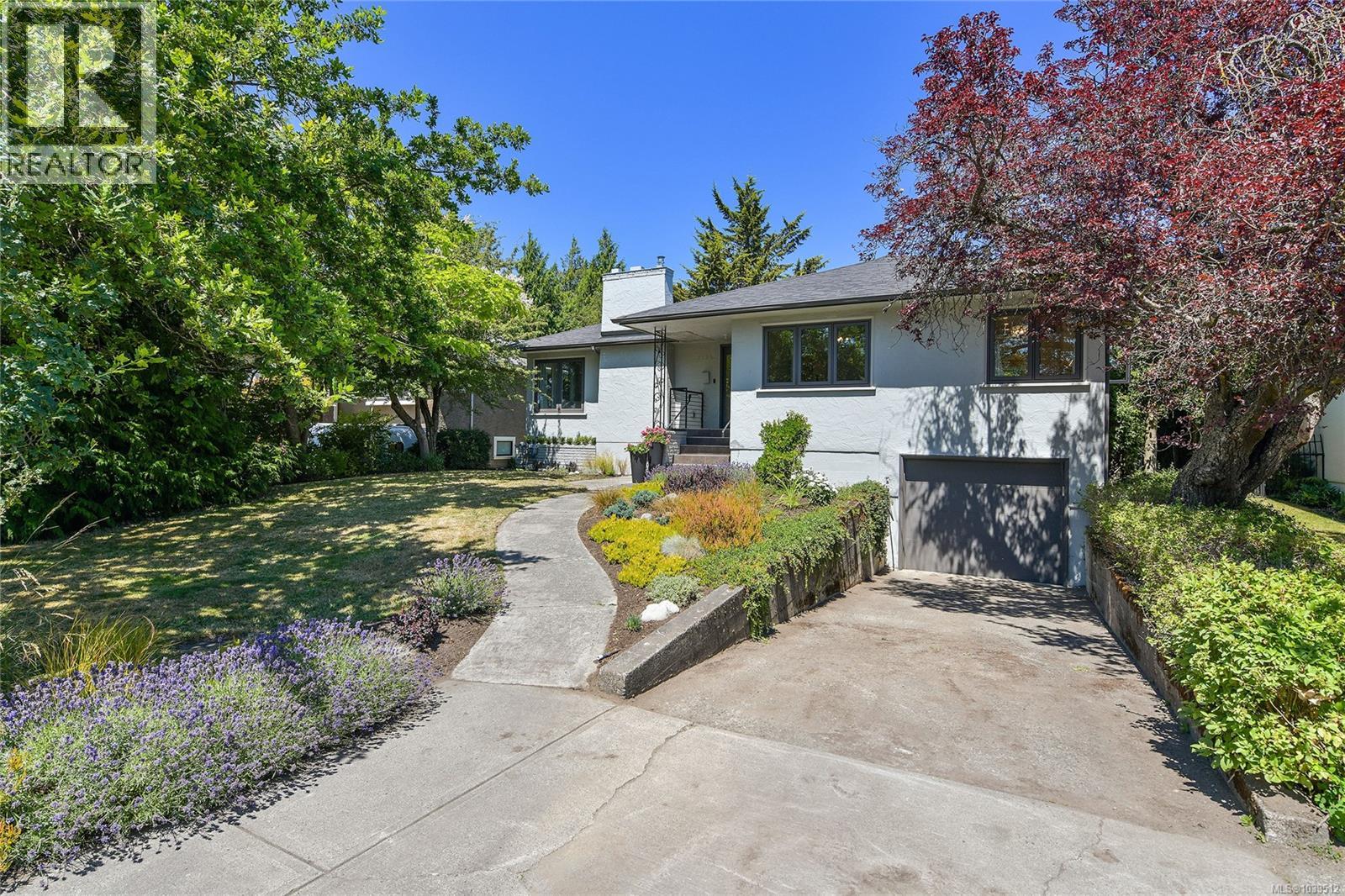 2134 Neil St - 47