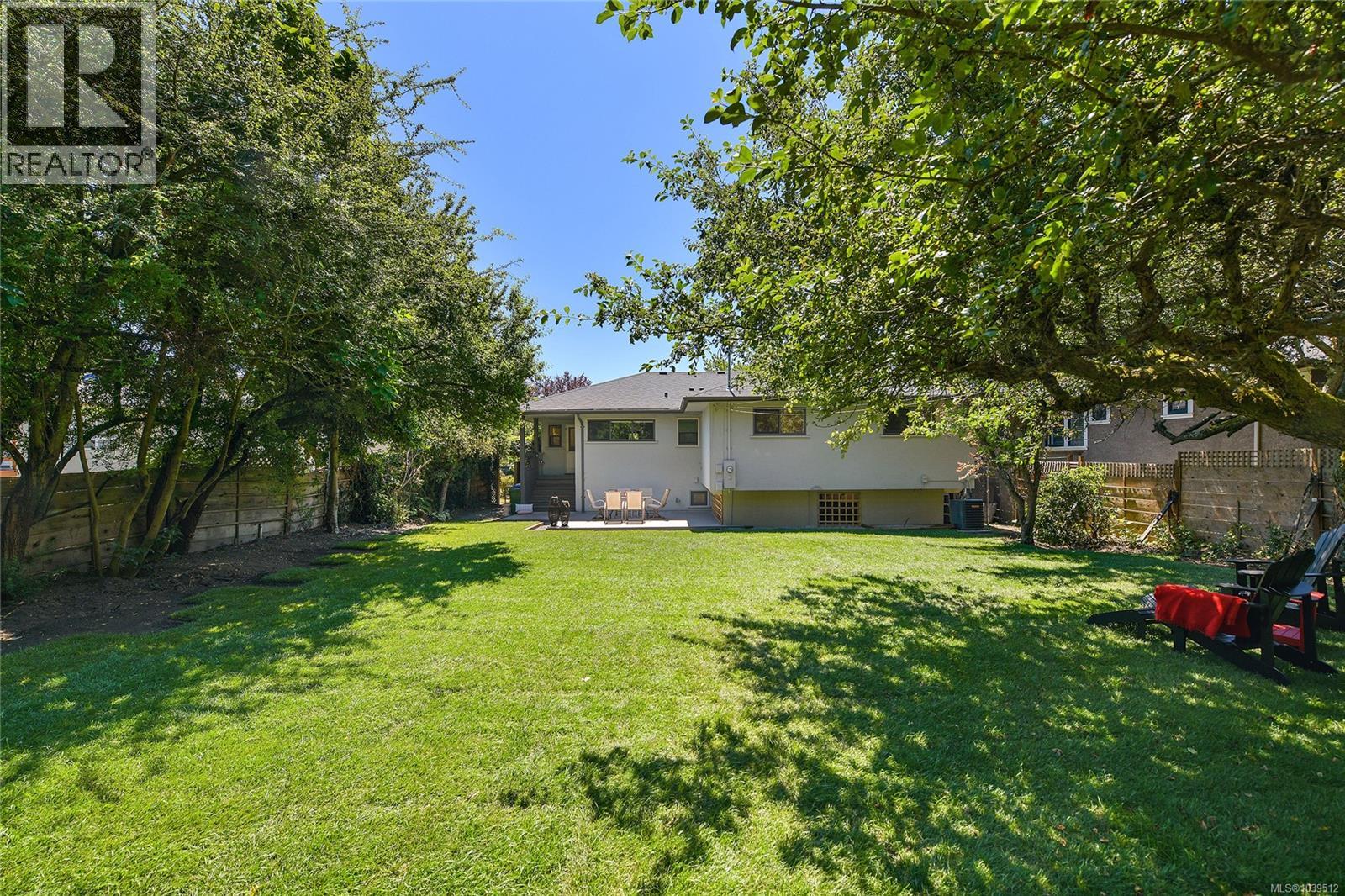 2134 Neil St - 28