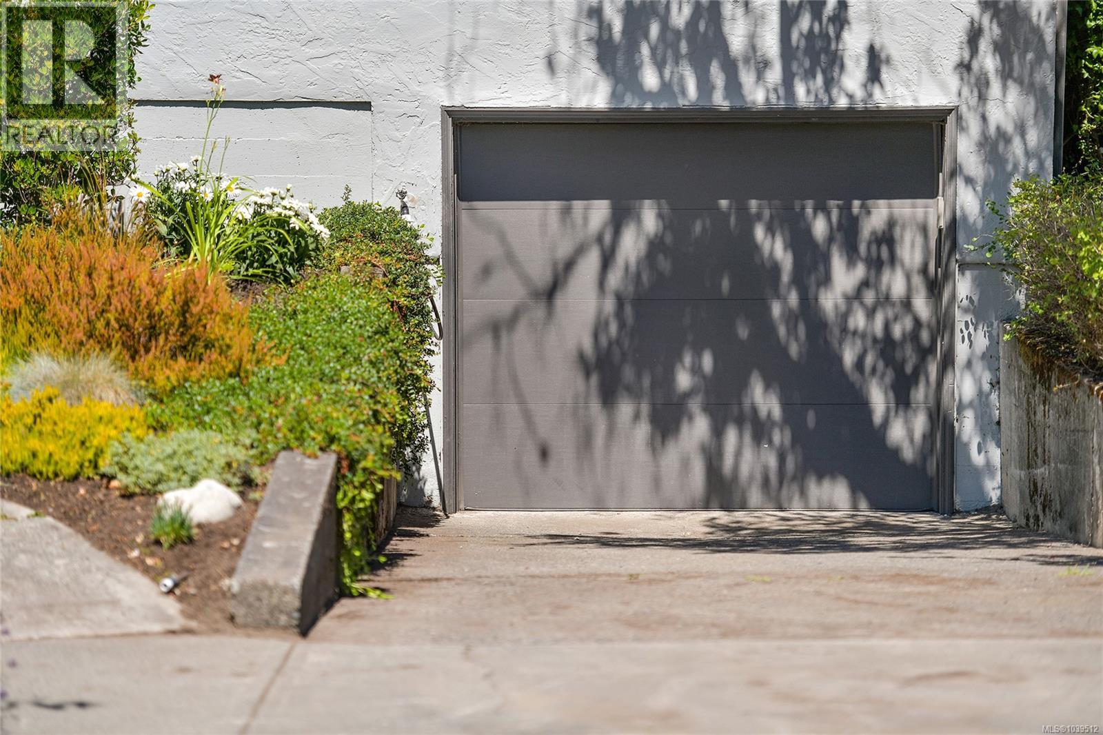 2134 Neil St - 49