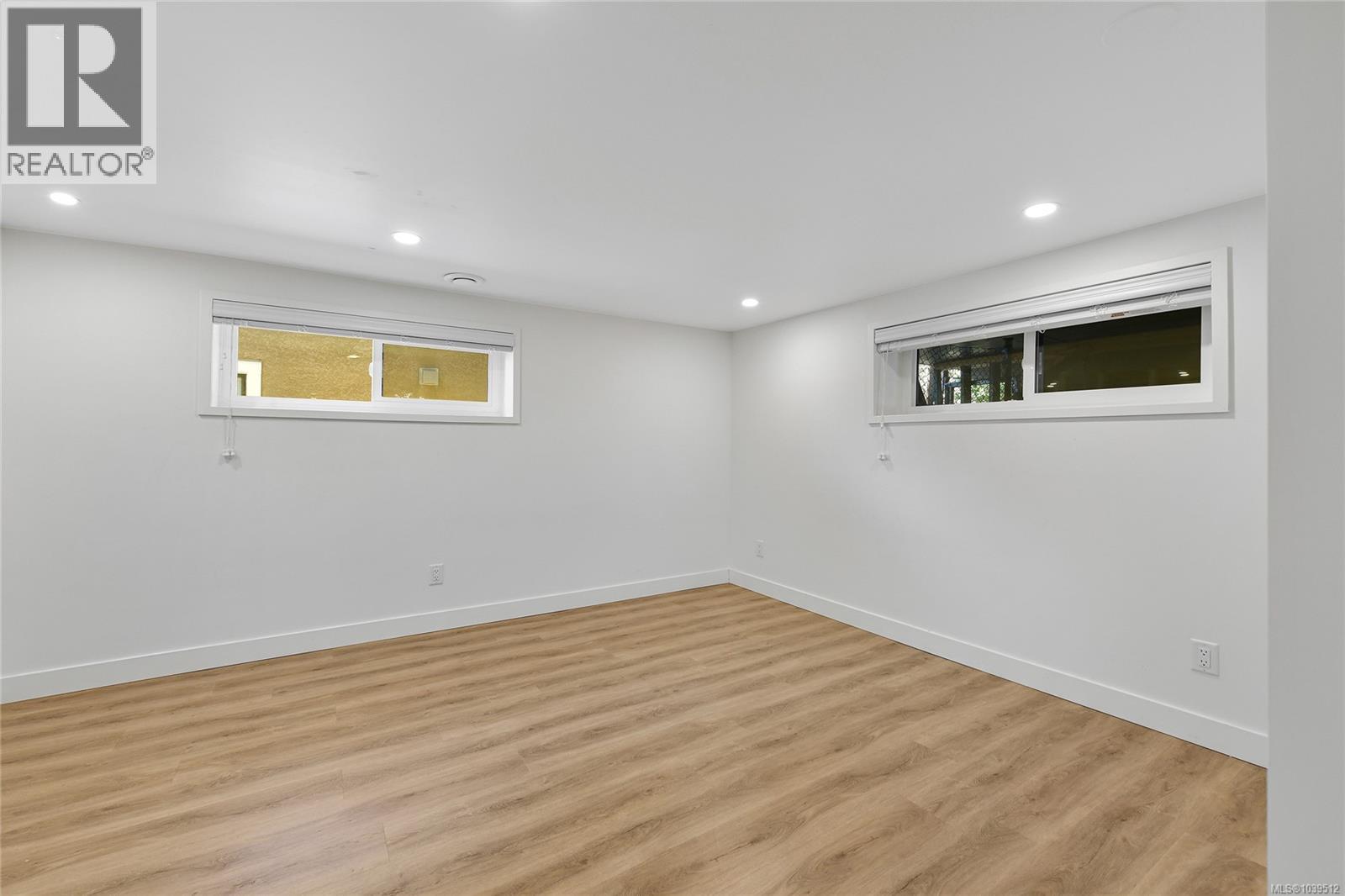 2134 Neil St - 42