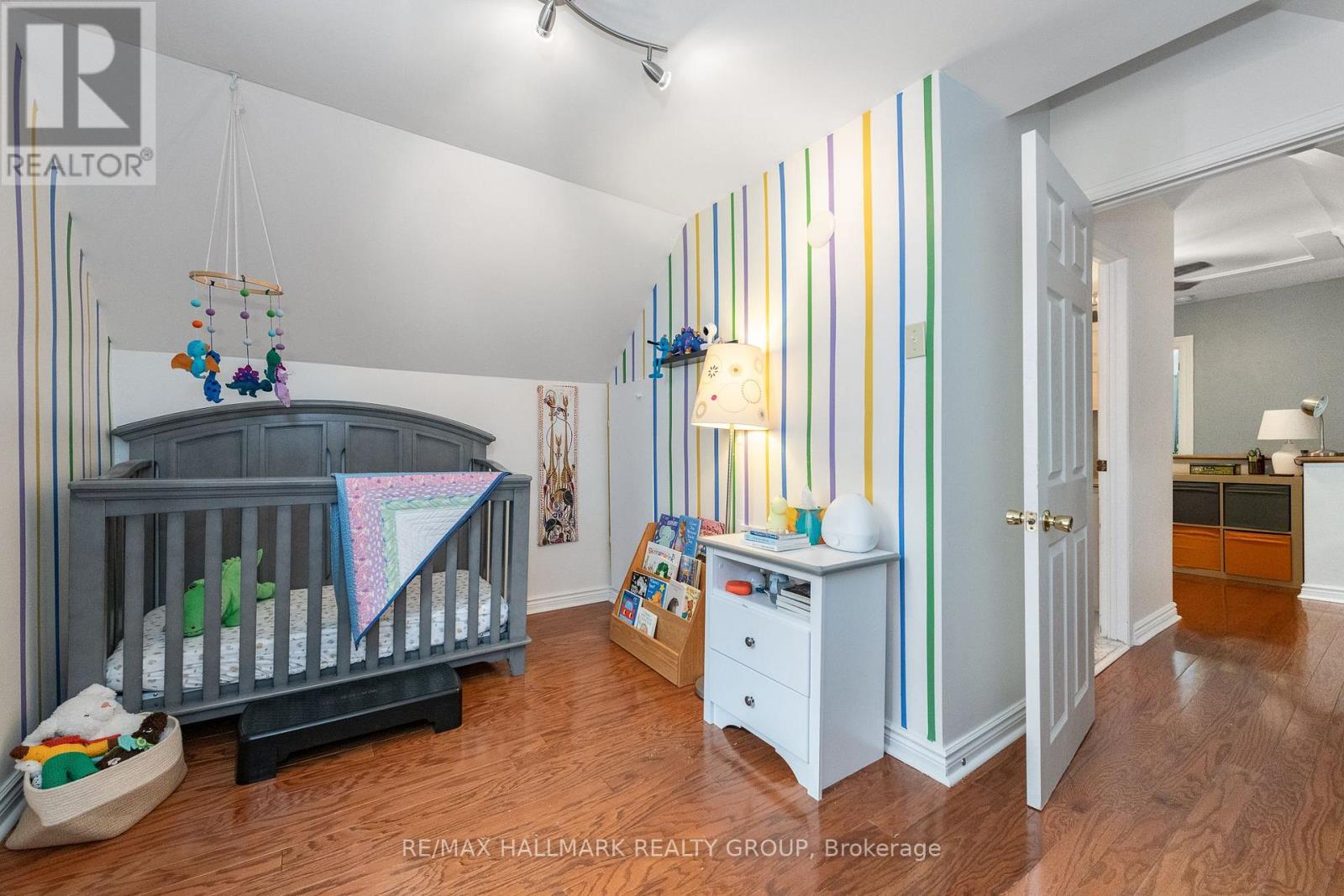 53 LOUISA STREET - 30