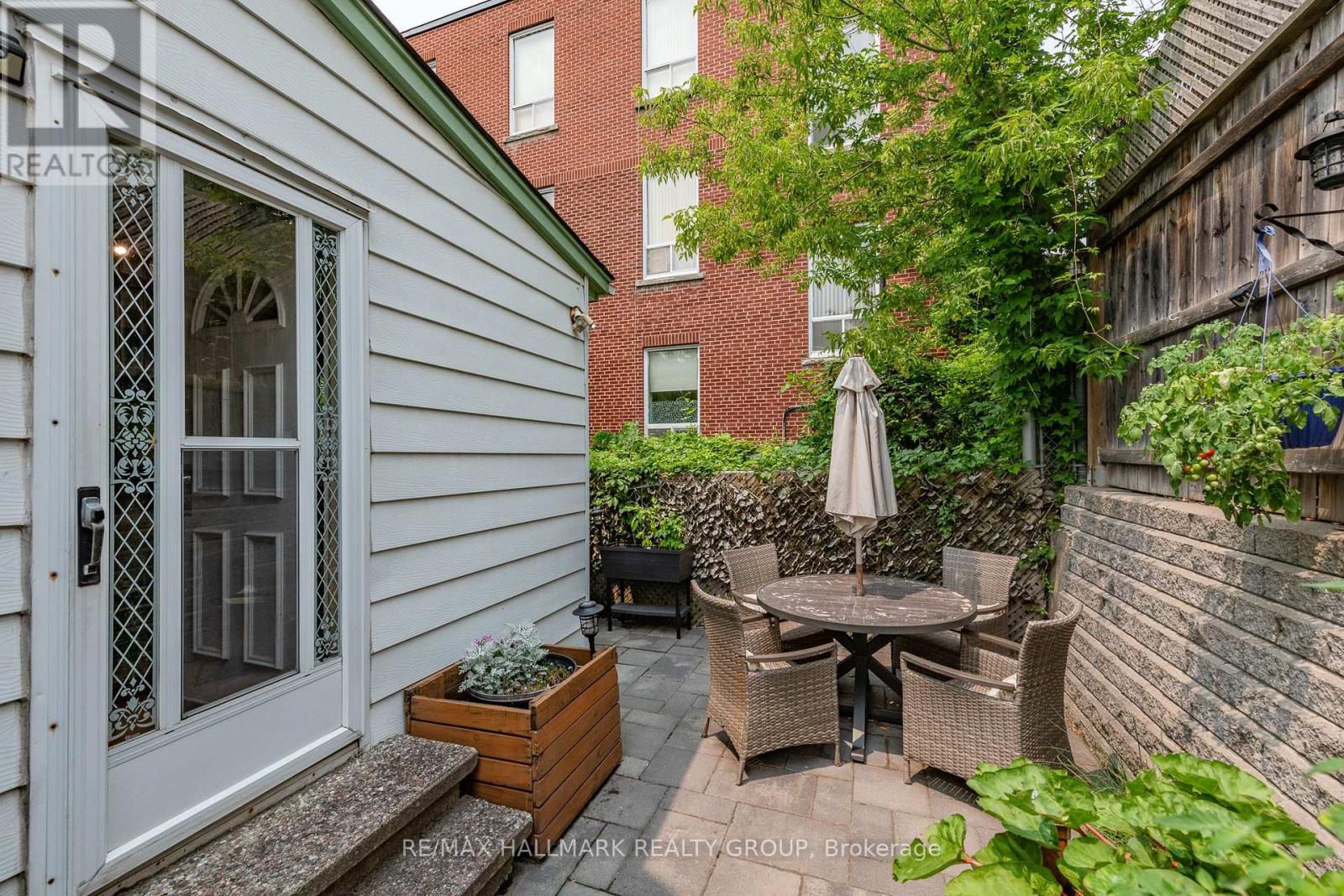 53 LOUISA STREET - 36