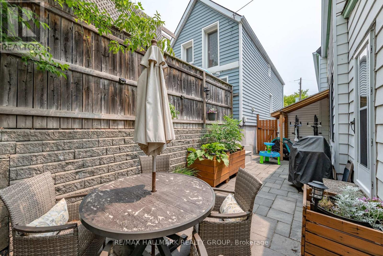 53 LOUISA STREET - 37