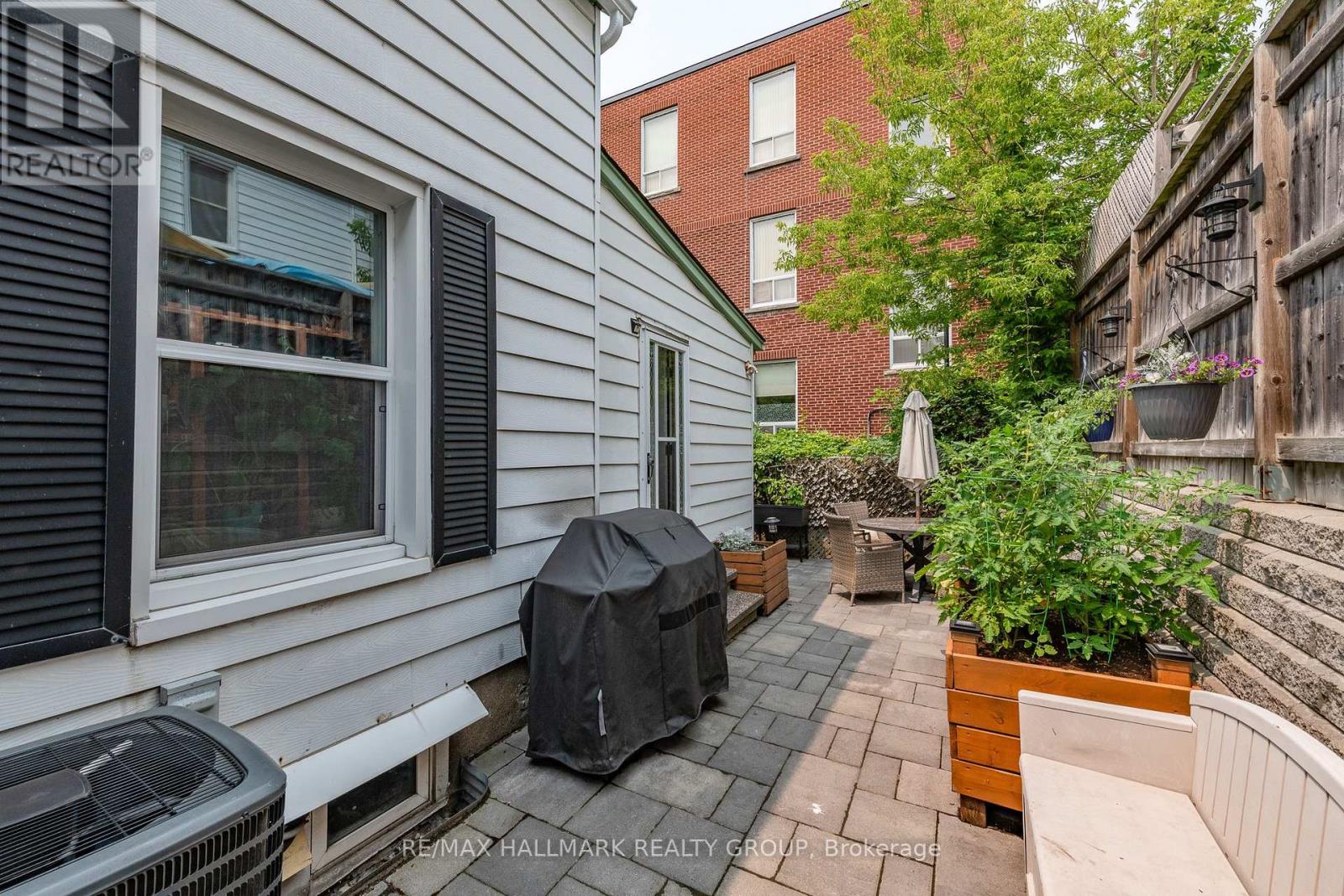 53 LOUISA STREET - 38