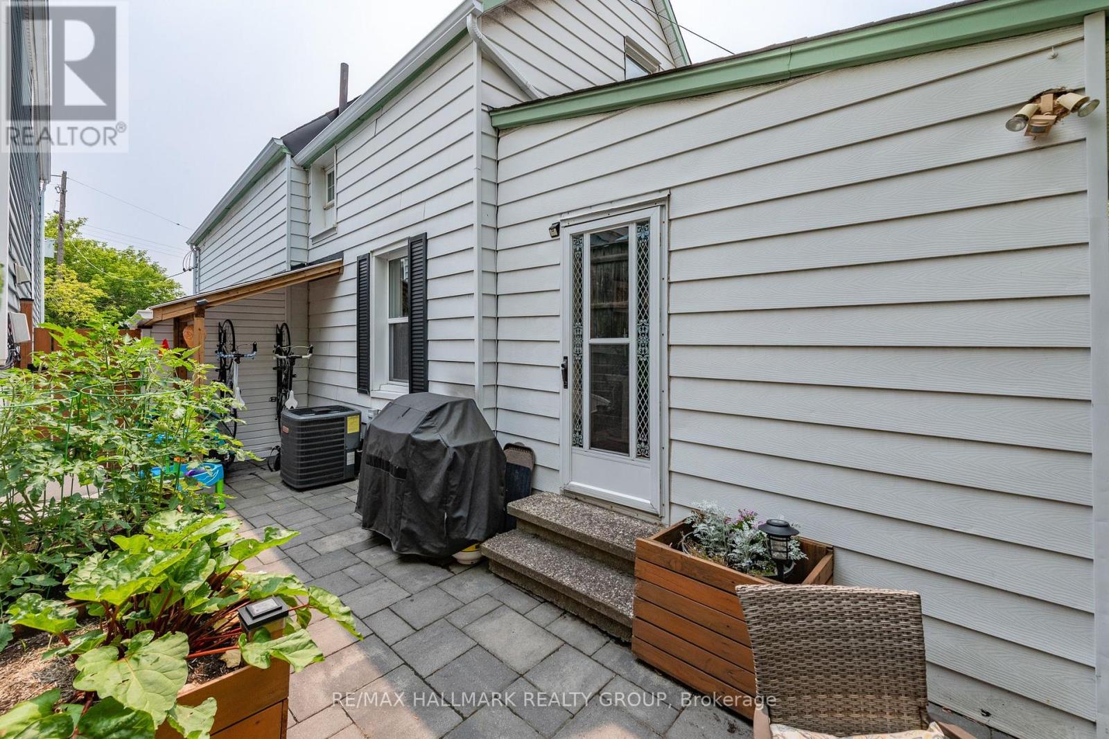 53 LOUISA STREET - 39