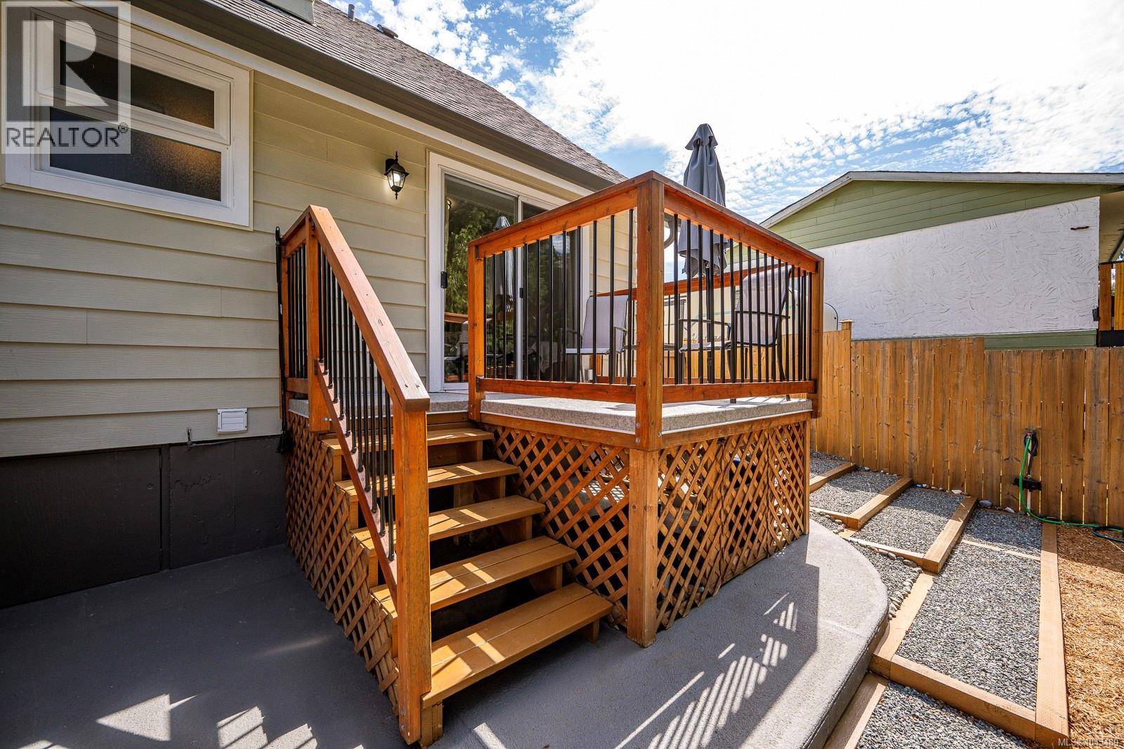 58 Mitchell Rd - 63