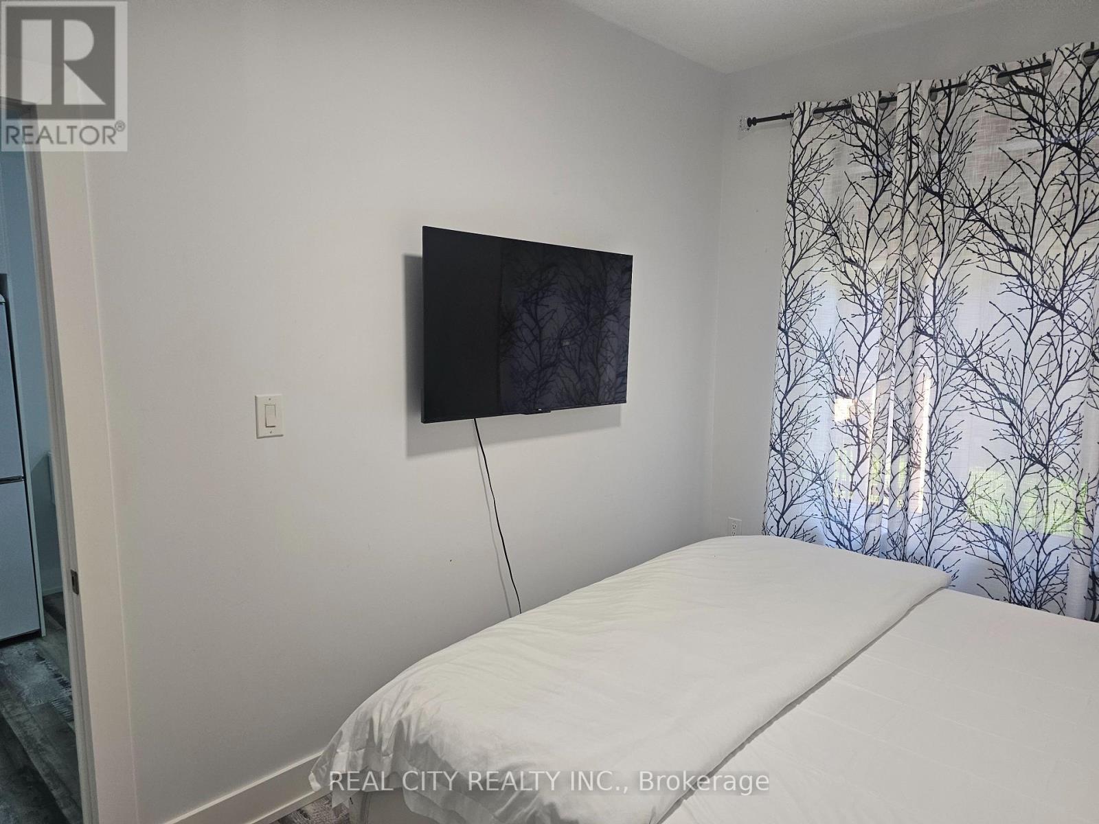 135 FAROOQ BOULEVARD - 11