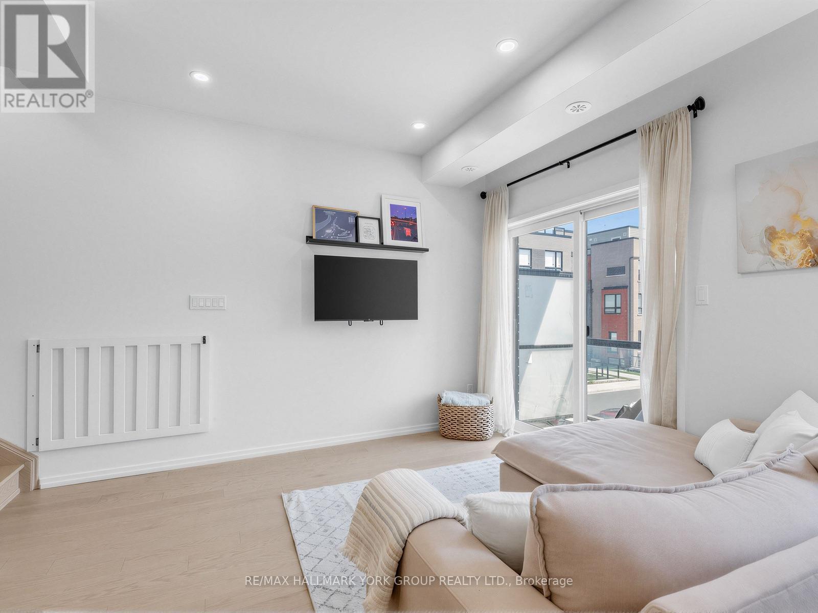 #SUITE 18 11 LYTHAM GREEN CIRCLE - 7