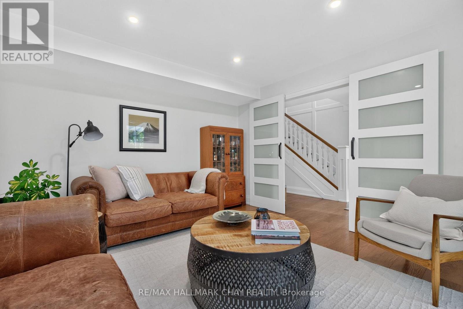 18 PINE LANE - 21