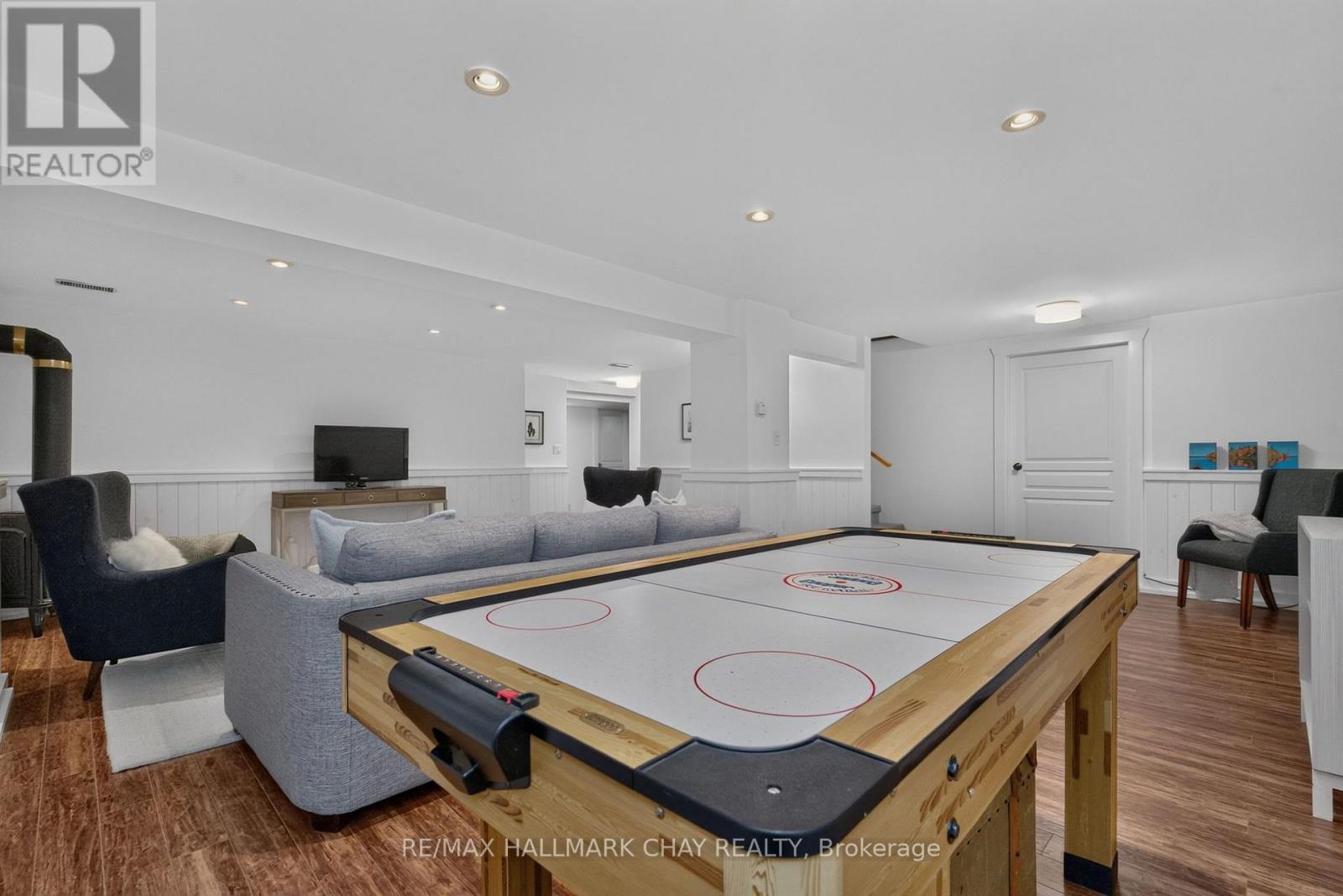 18 PINE LANE - 38