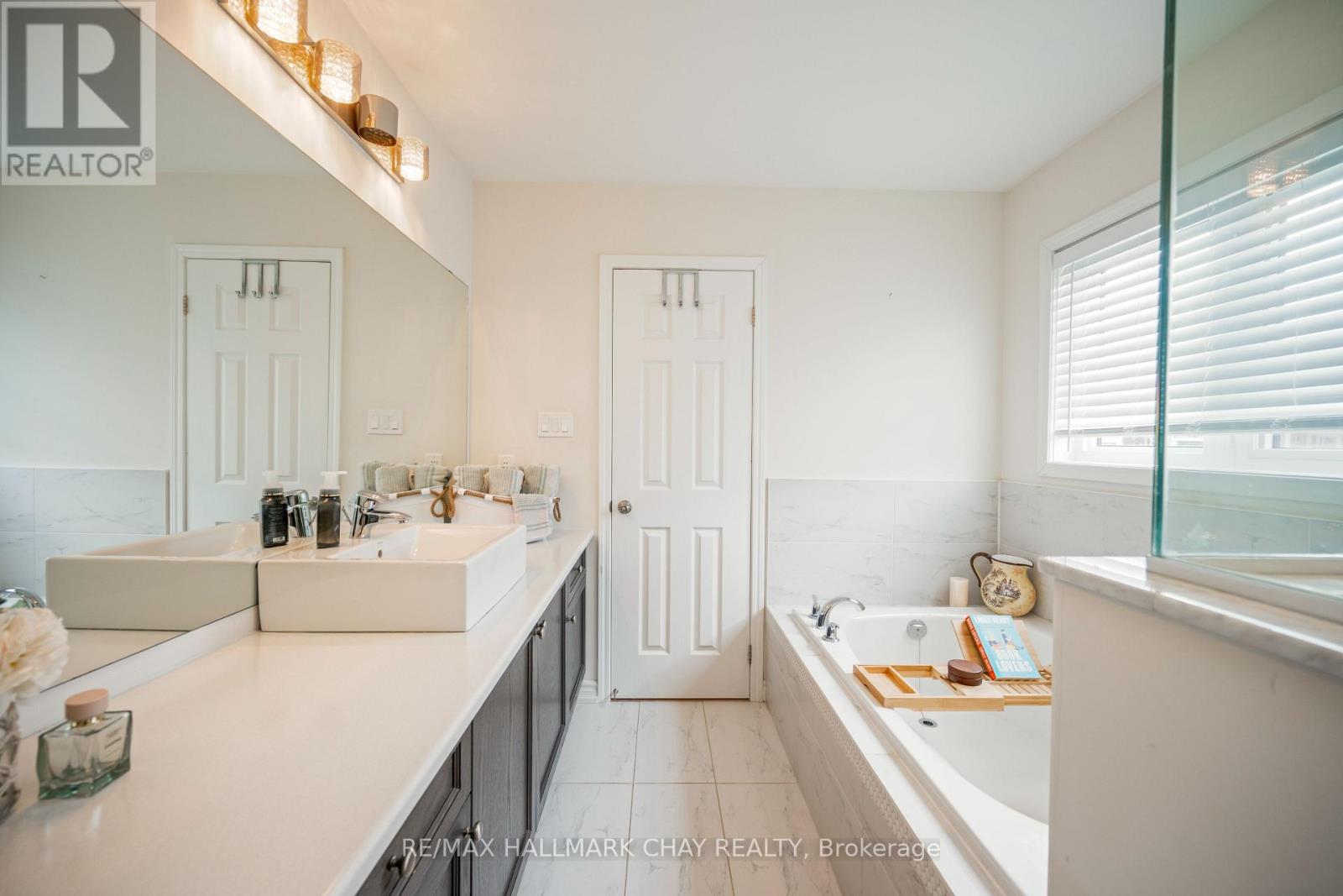 41 MASTERS CRESCENT - 14