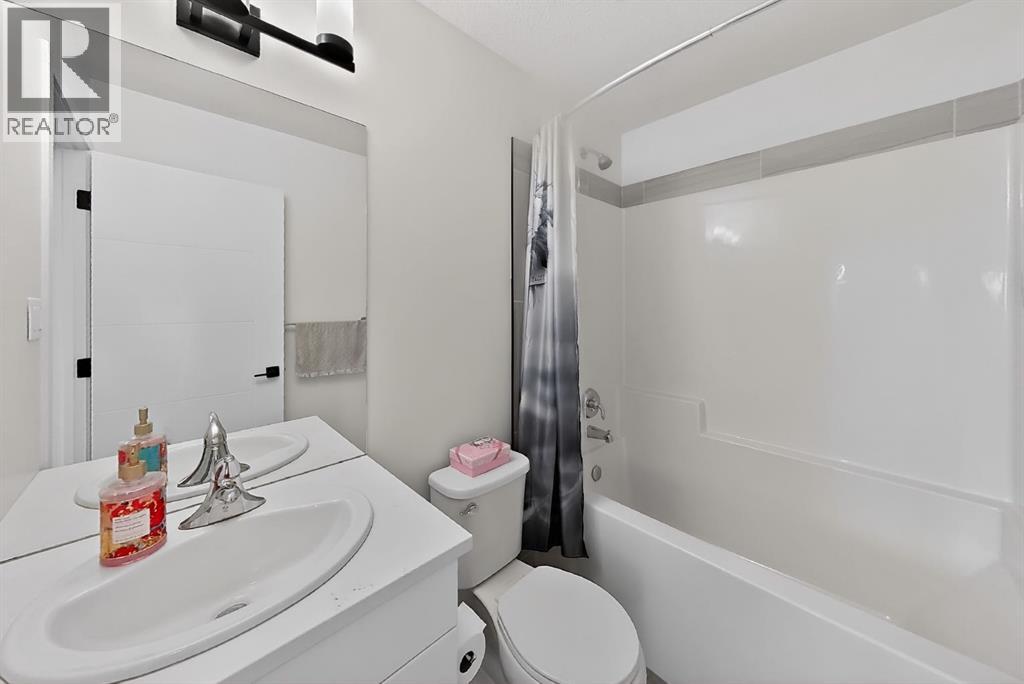 302 Uplands Boulevard N - 17
