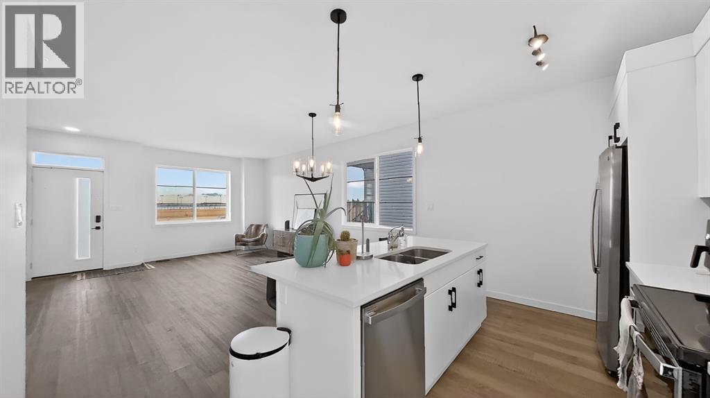 302 Uplands Boulevard N - 9