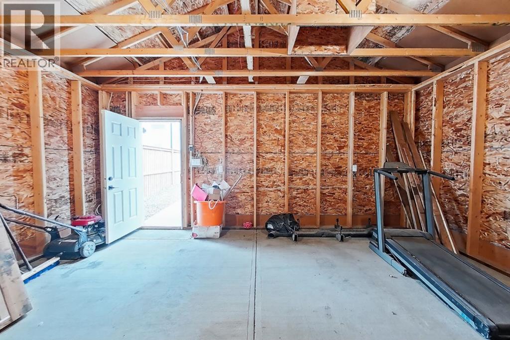 302 Uplands Boulevard N - 38