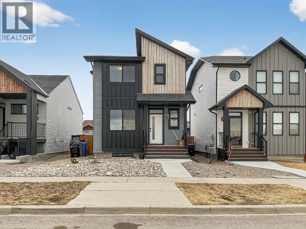 302 Uplands Boulevard N - 3