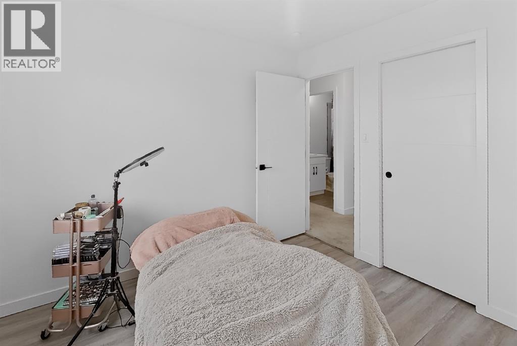 302 Uplands Boulevard N - 20