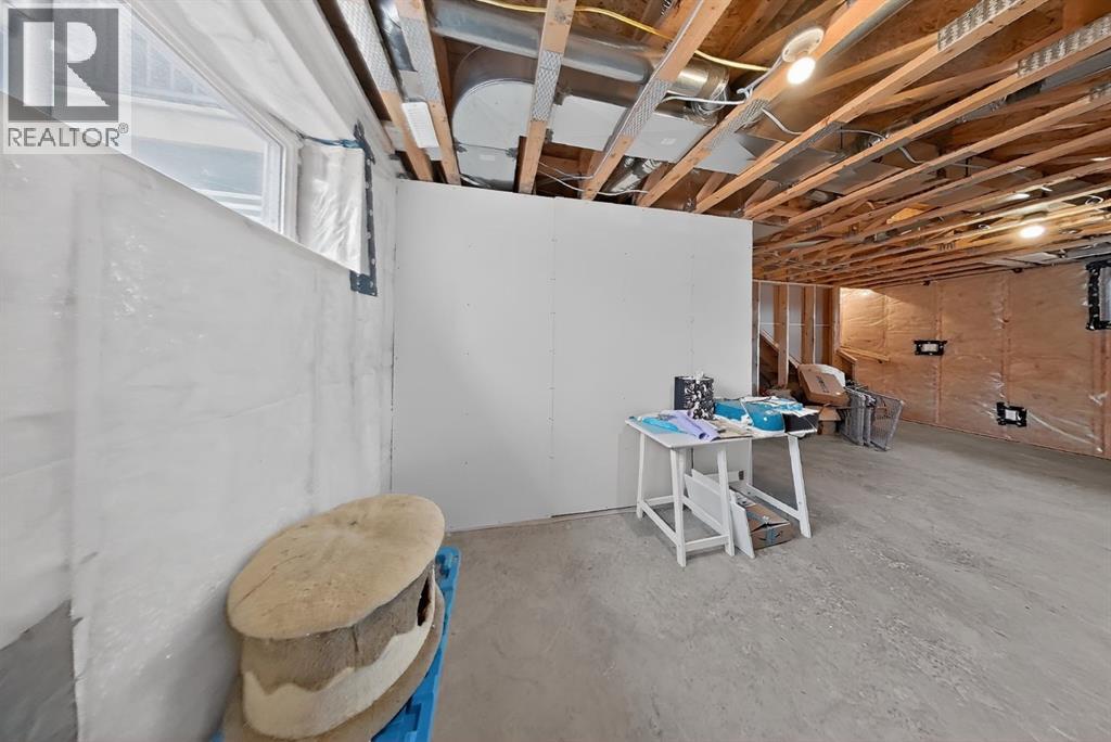 302 Uplands Boulevard N - 32